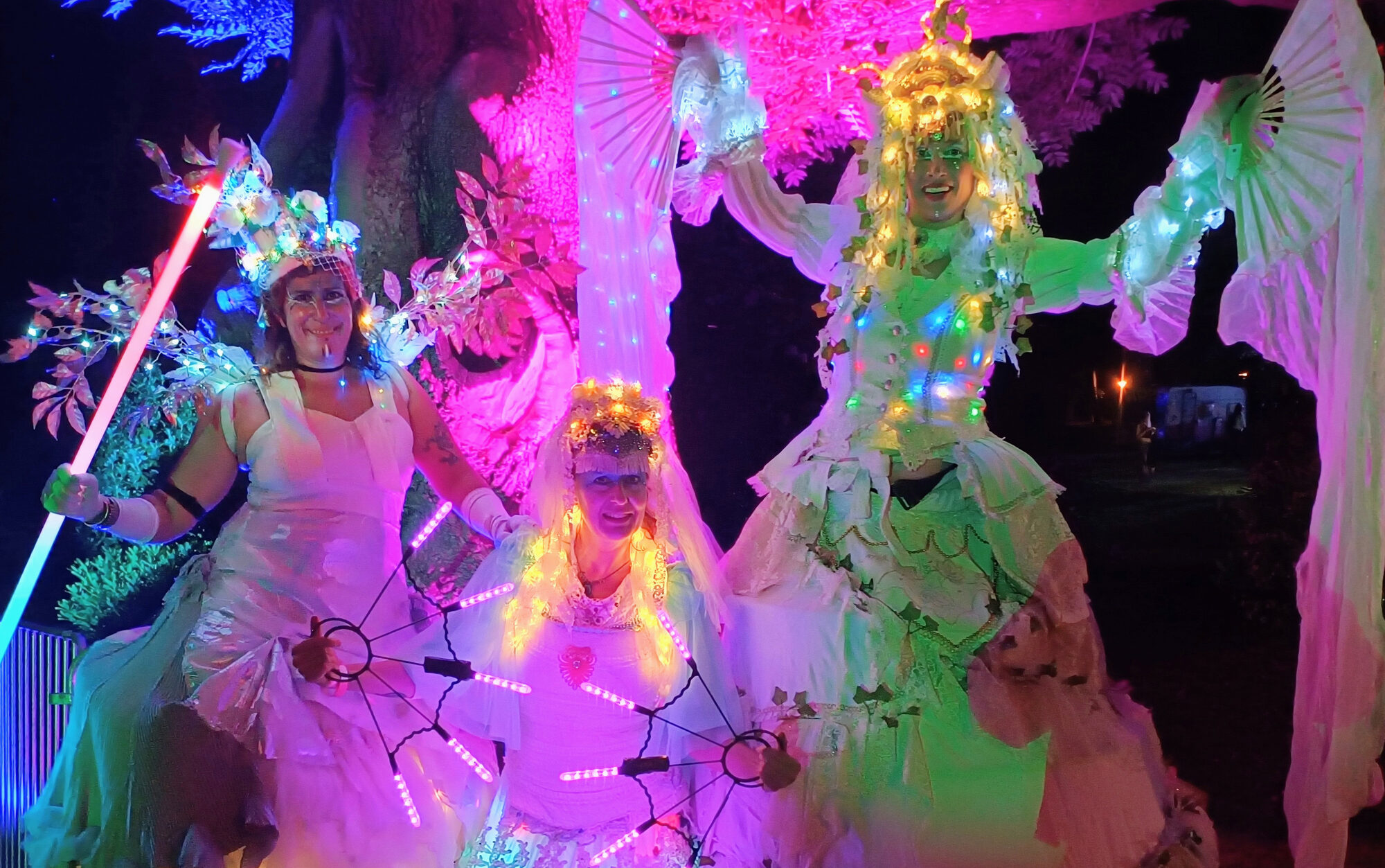 LED Walking Act – The Pyroladies light princesses